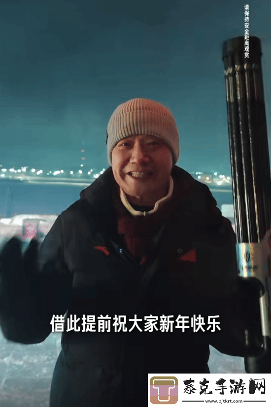 雷军手持加特林提前拜年