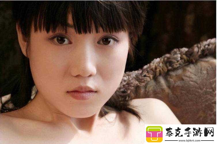 张筱两极具争议性的双腿打开图引发广泛关注