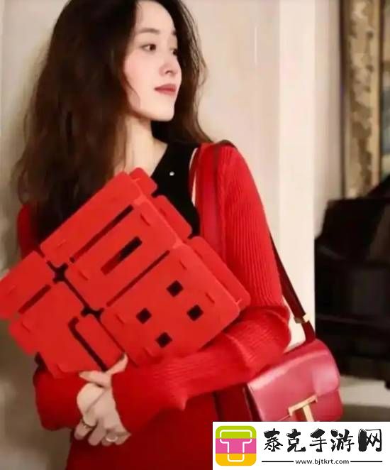 31岁章泽天晒红色套装新年美照幸福笑容似少女