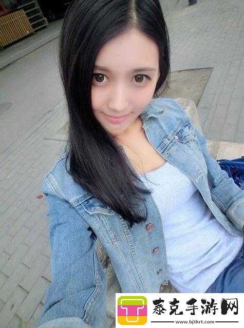 站在公交车里紧紧抓着那摇曳的手环的瞬间